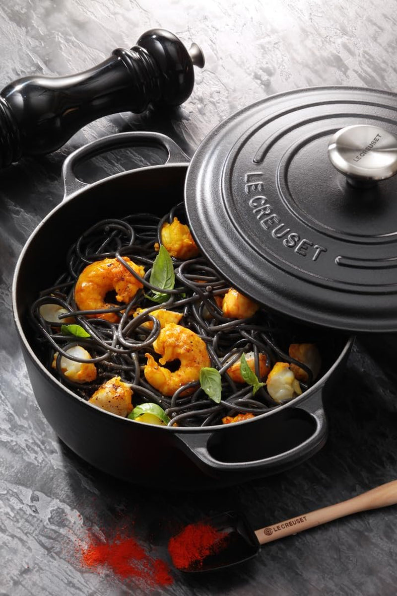 Enameled Cast Iron Signature round Dutch Oven, 7.25 Qt., Licorice